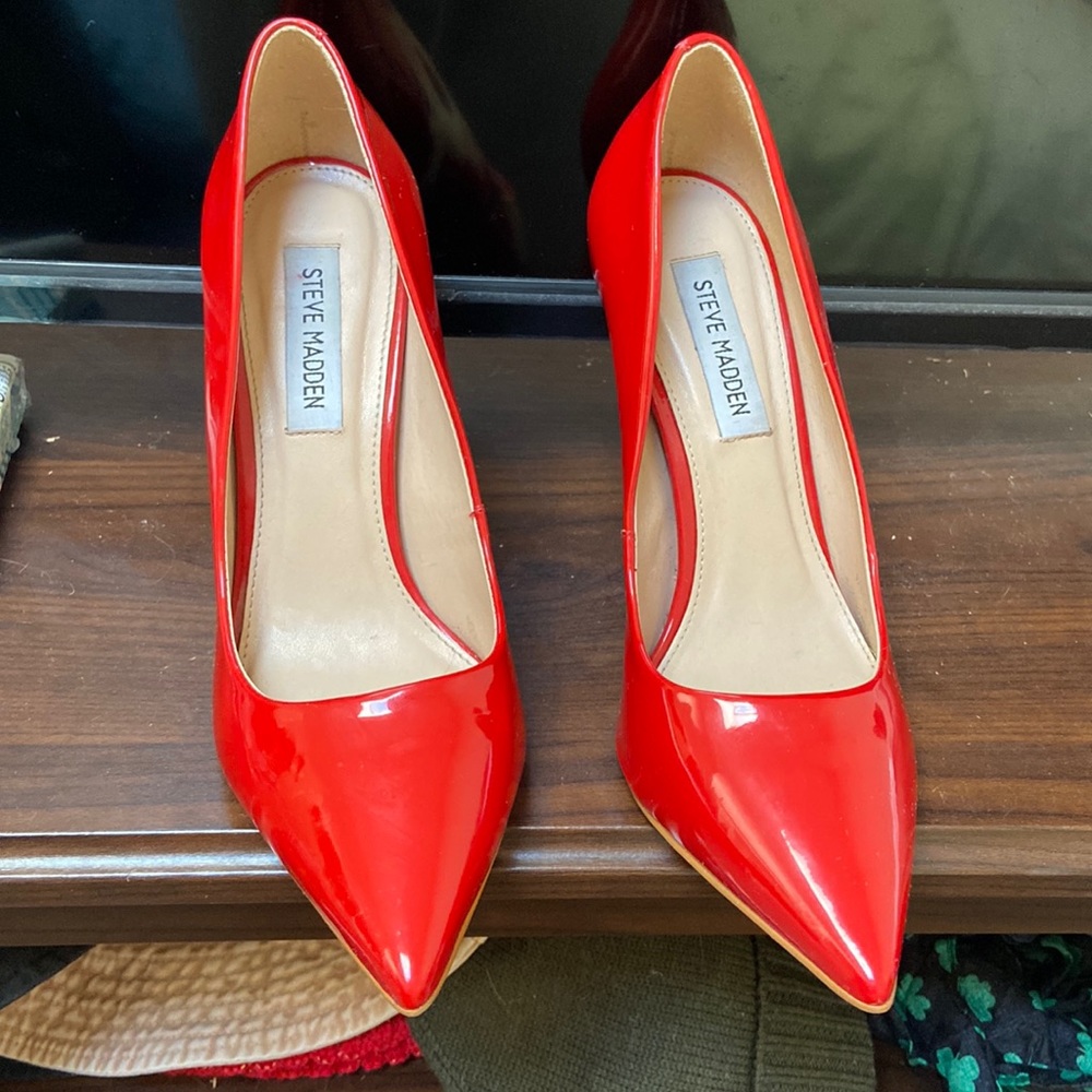 red steve madden pumps